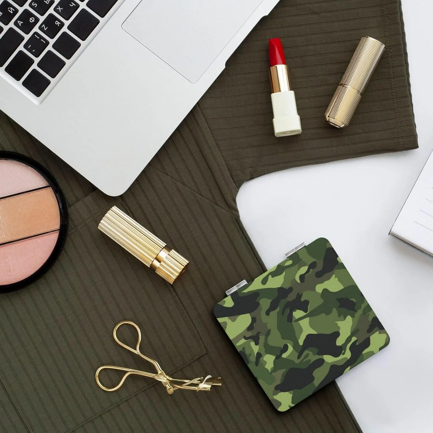 Camouflage Green Printed Square Pocket Makeup Mirror with 1X/2X Magnification, Portable Mini Travel Makeup Mirror for Travel Daily Work Beauty