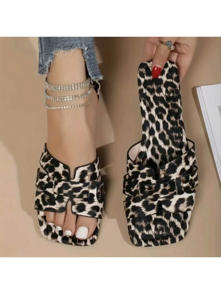 Cozy Chic: Women's Plush Slip-On Slippers for Ultimate Comfort