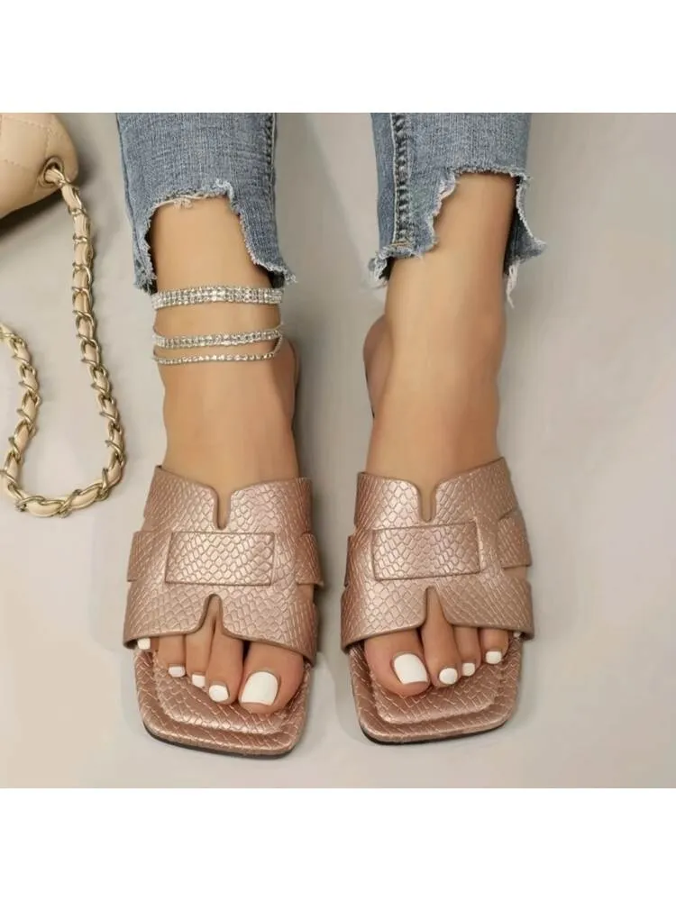 Cozy Chic: Women's Plush Slip-On Slippers for Ultimate Comfort