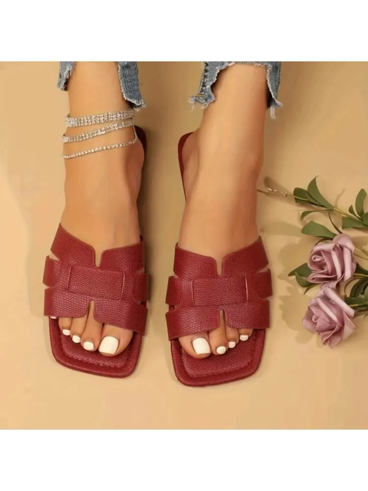 Cozy Chic: Women's Plush Slip-On Slippers for Ultimate Comfort
