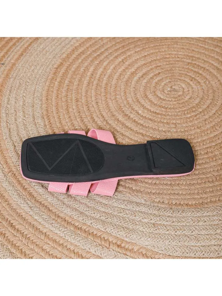 Cozy Chic: Women's Plush Slip-On Slippers for Ultimate Comfort