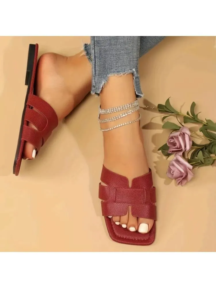 Cozy Chic: Women's Plush Slip-On Slippers for Ultimate Comfort
