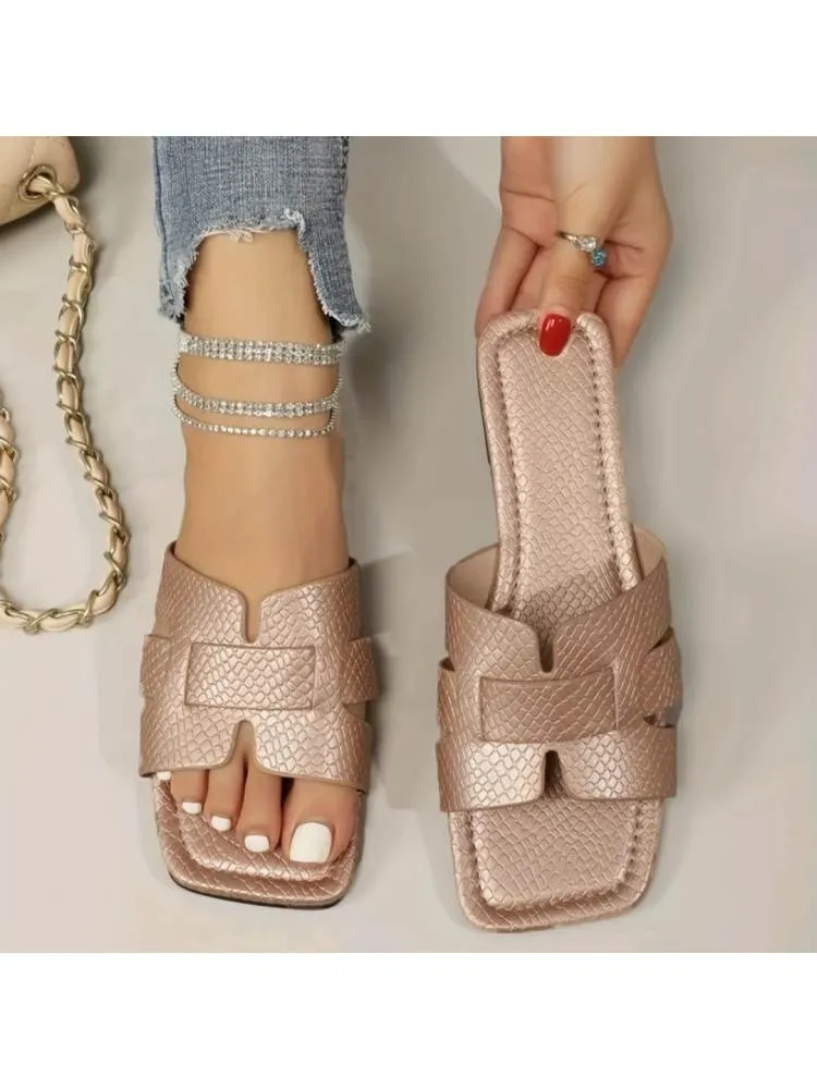 Cozy Chic: Women's Plush Slip-On Slippers for Ultimate Comfort