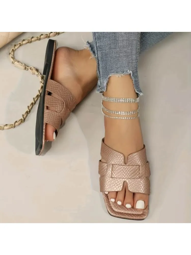 Cozy Chic: Women's Plush Slip-On Slippers for Ultimate Comfort