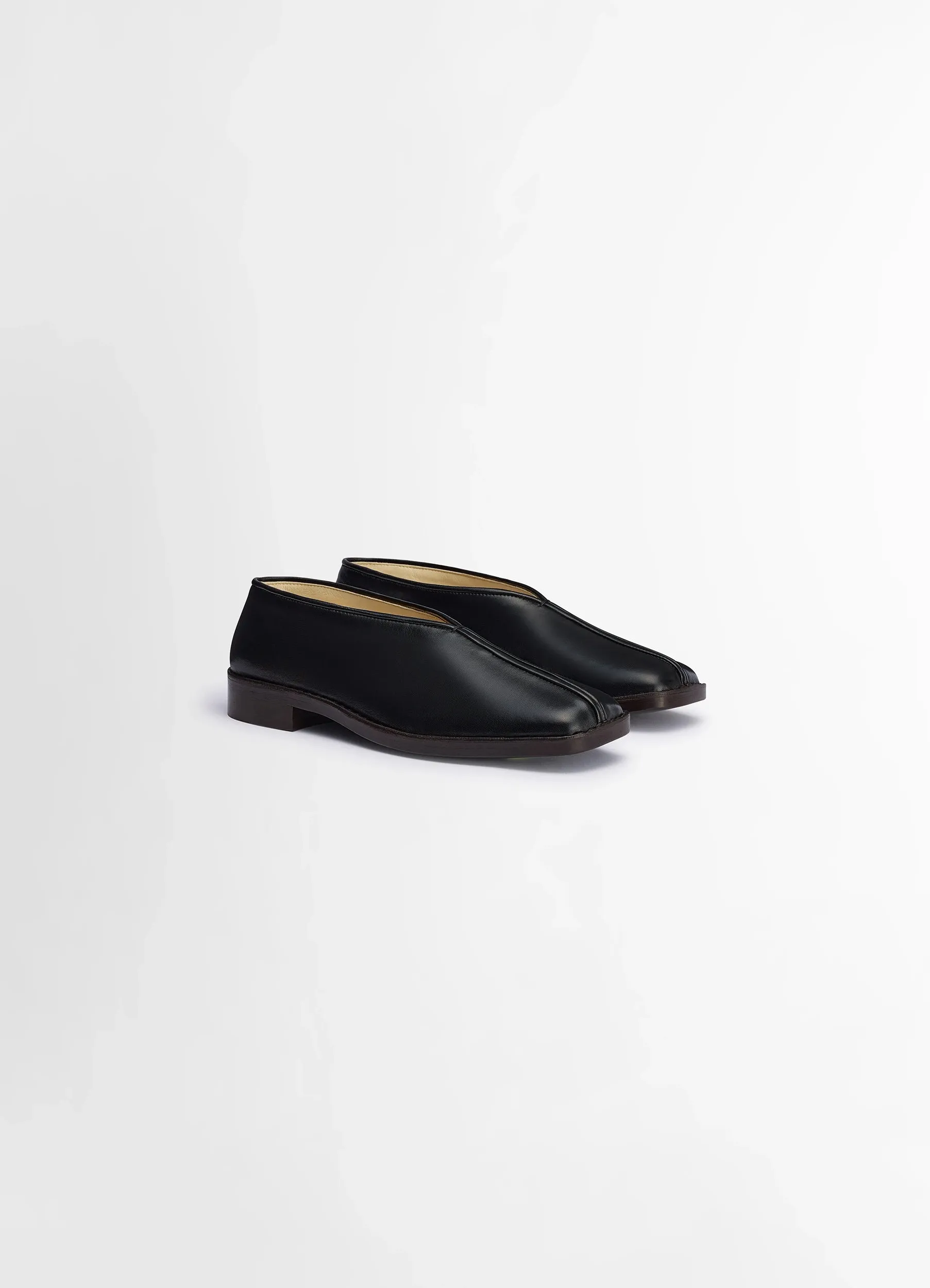FLAT PIPED SLIPPERS