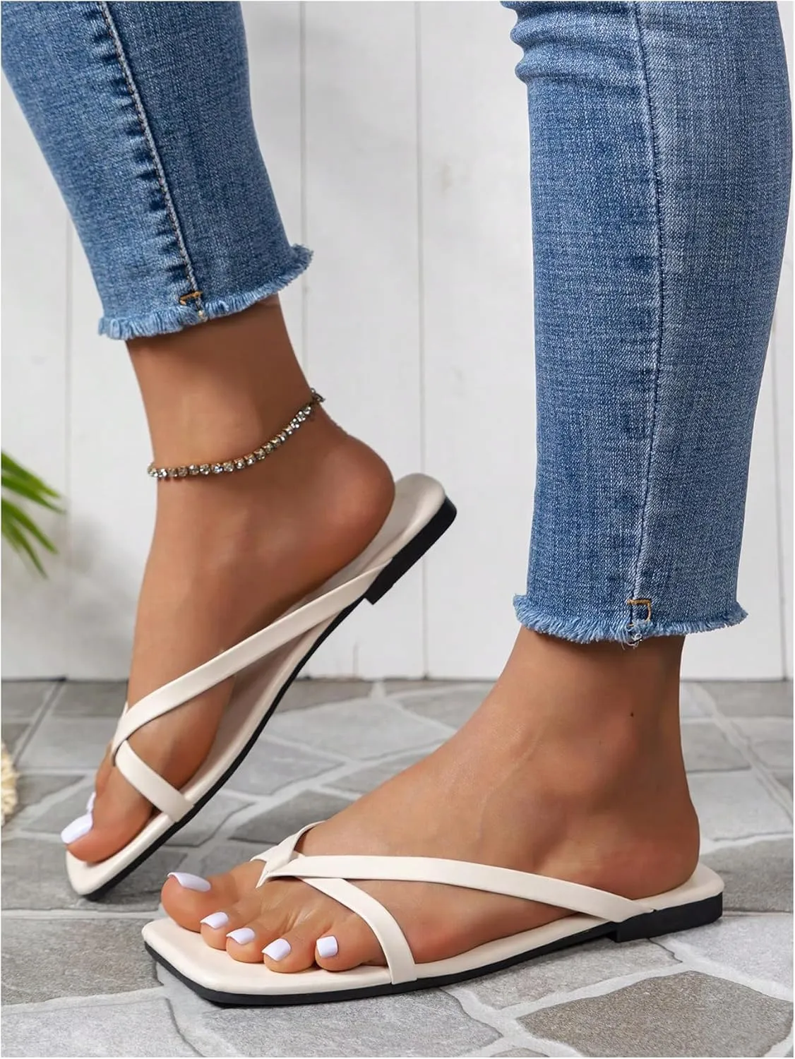GORGLITTER Women's Strappy Square Toe Sandals Dressy Summer Cute Thong Sandals Flip Flops