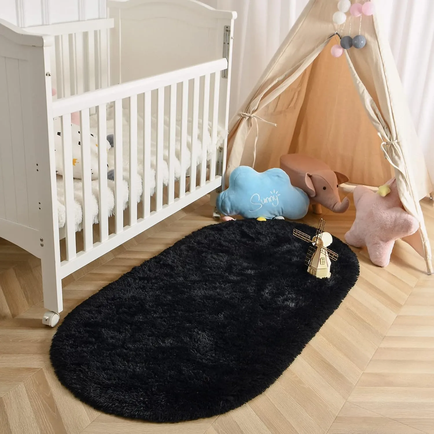 LOCHAS Fluffy Black Bedroom Rug 2.6' x 5.3', Shaggy Area Rug for Bedroom Bedside, Soft Oval Throw Rugs Carpet for Living Room Kids Girls Home Decor
