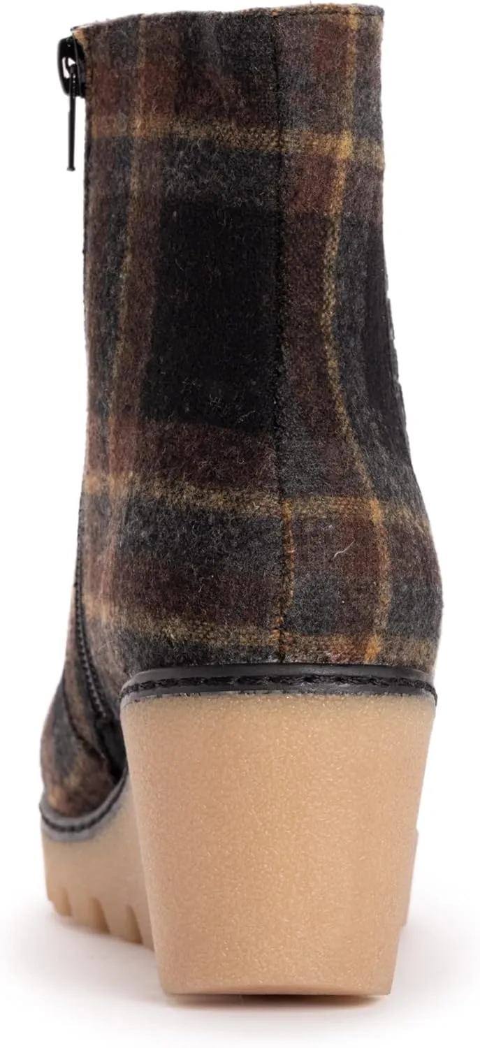 MUK LUKS Women's Vermont Essex Boots