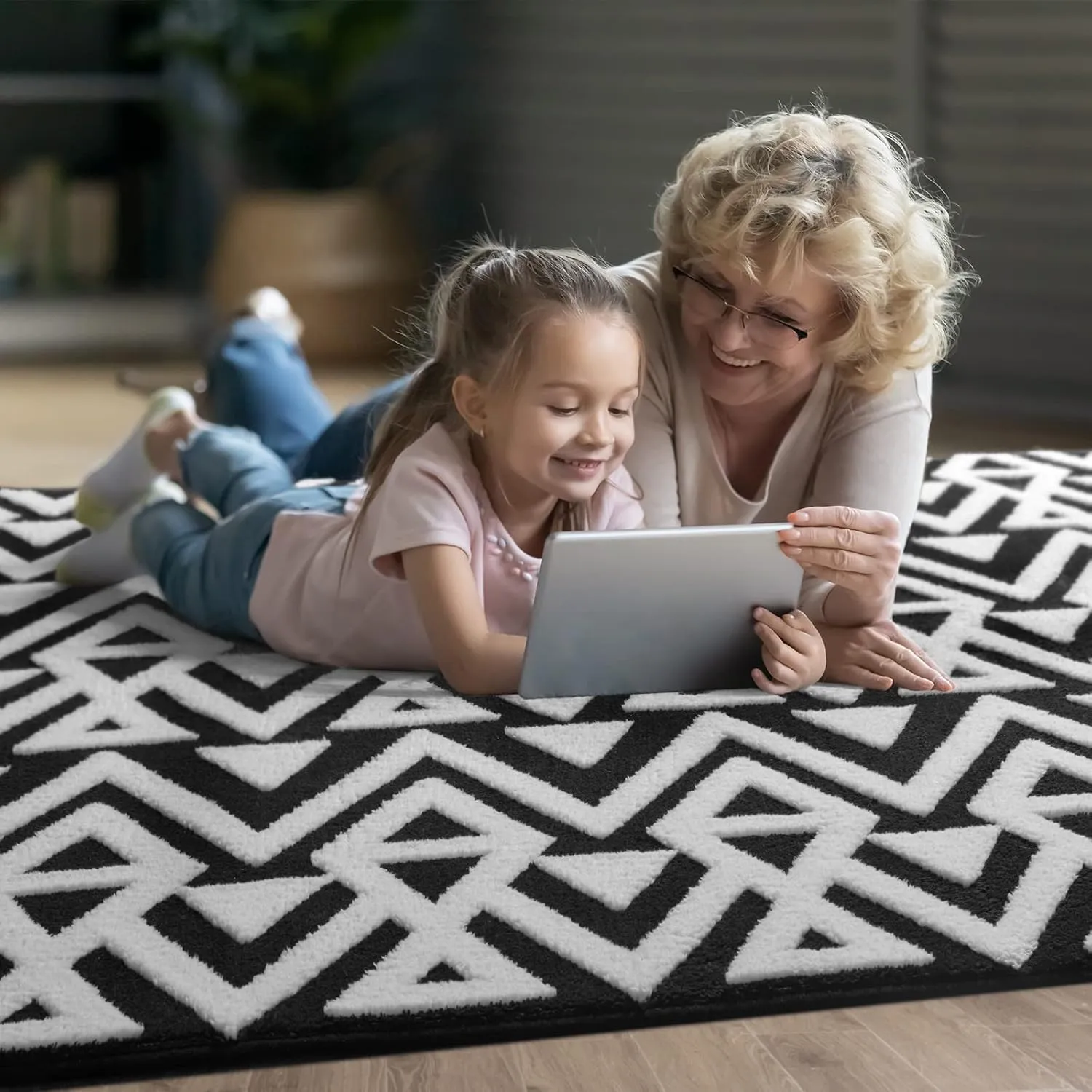 Ompaa Ultra Soft Geometric Bedroom Rugs Memory Foam Carpet, Black 3 x 5 Feet, Cozy Area Rugs for Living Room Couch Dorm Bedside Kids Girls Teens Room Nursery Decor Floor Mat