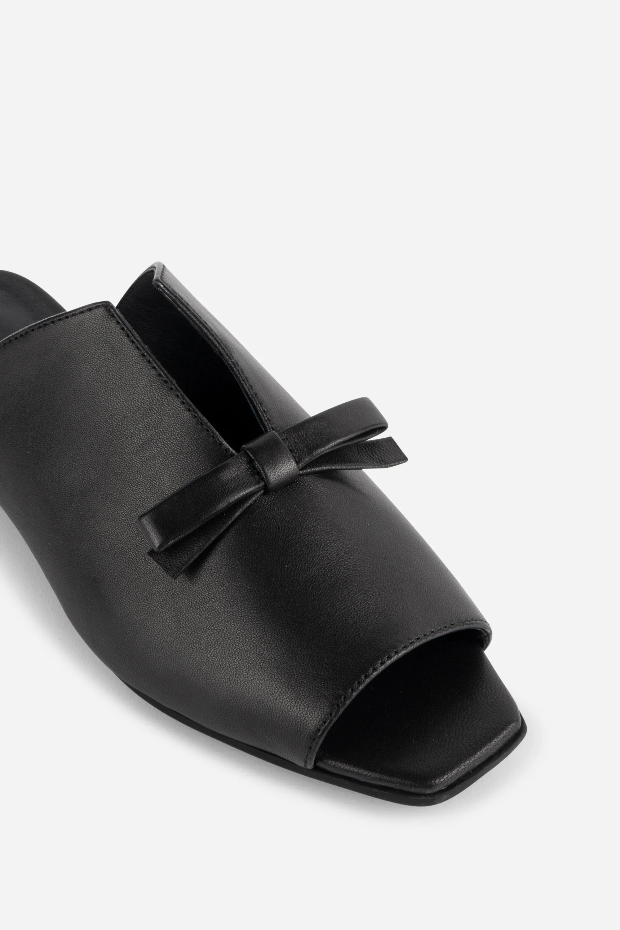 PALACE SQUARE TOE FLAT