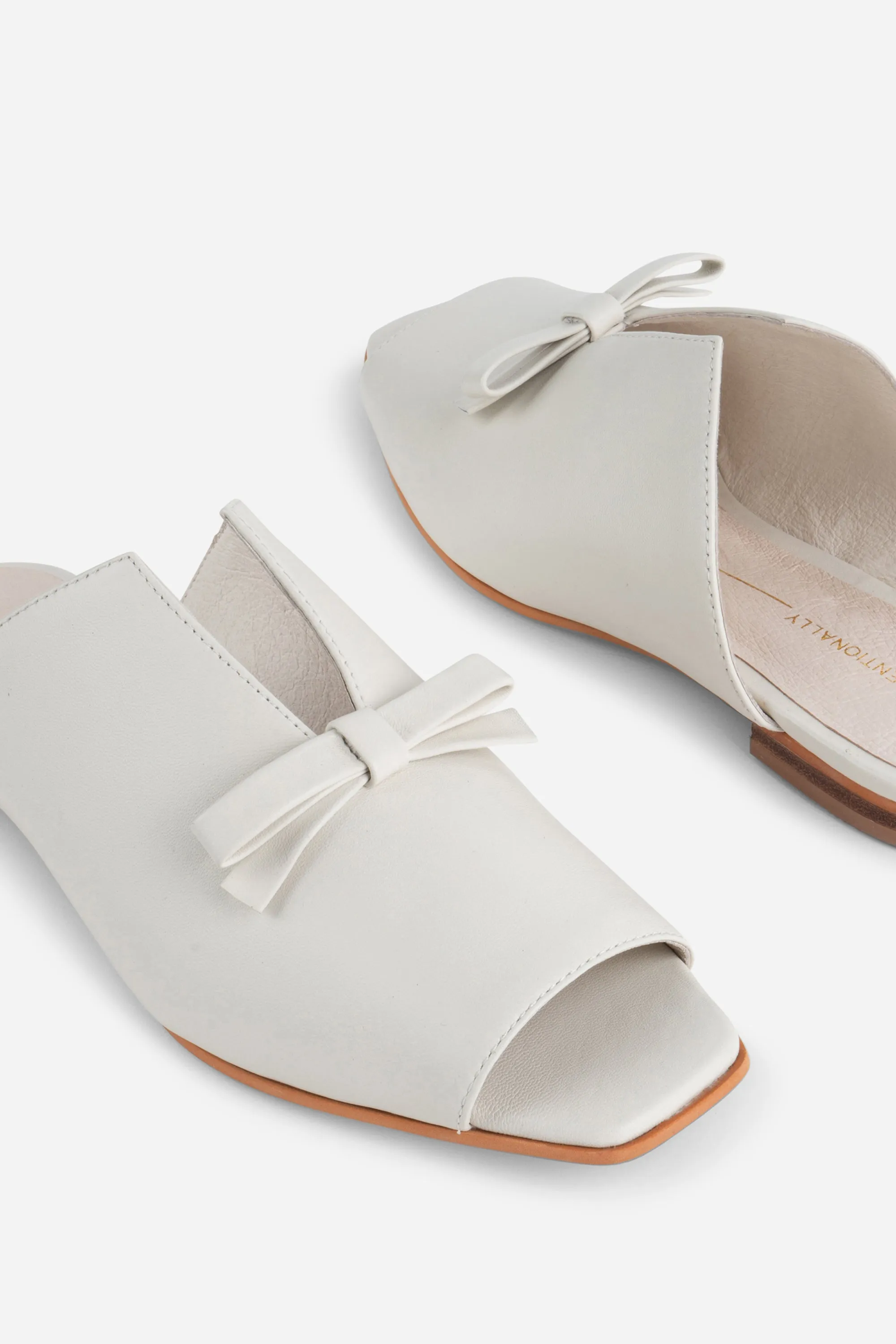 PALACE SQUARE TOE FLAT
