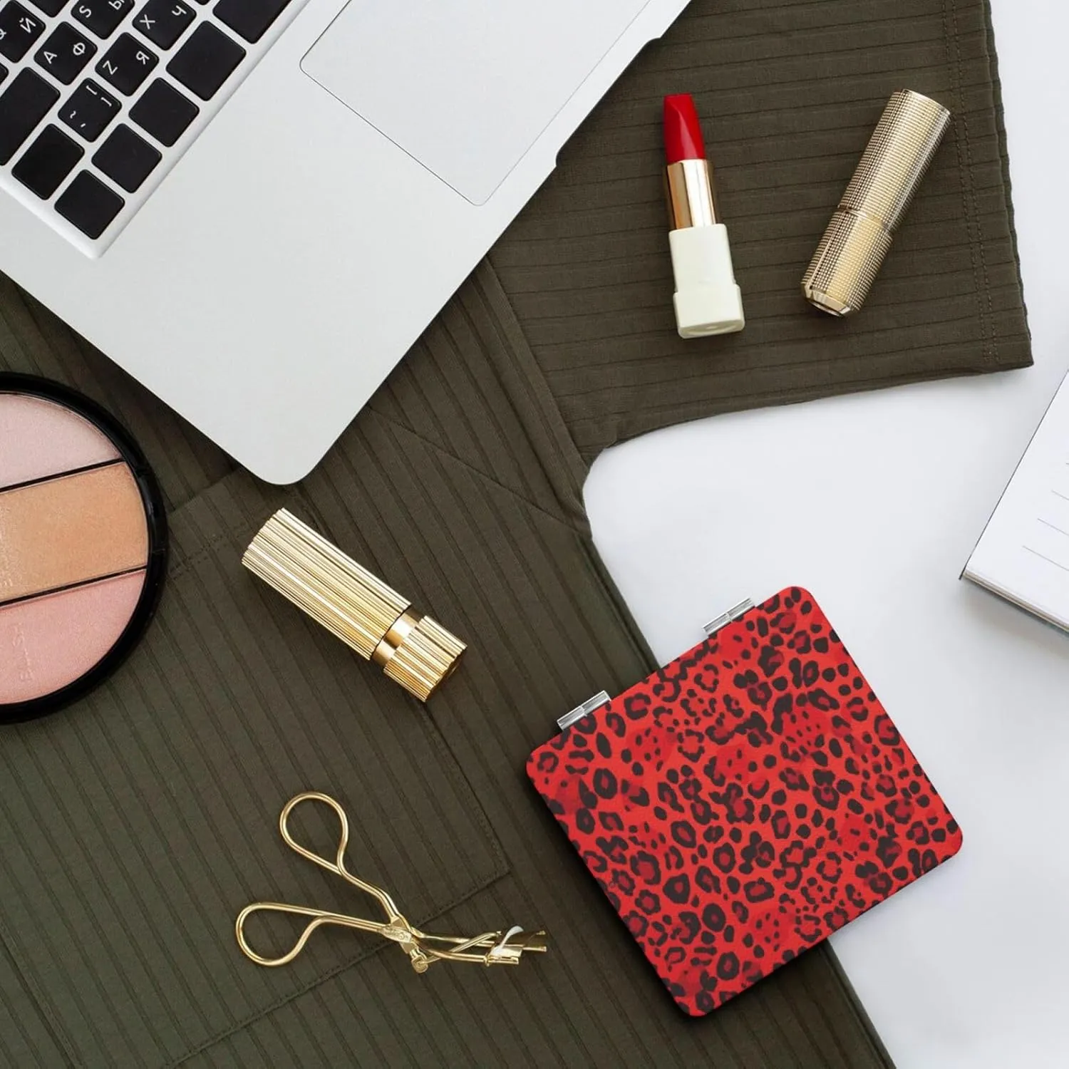 Red Leopard Pattern Printed Square Pocket Makeup Mirror with 1X/2X Magnification, Portable Mini Travel Makeup Mirror for Travel Daily Work Beauty