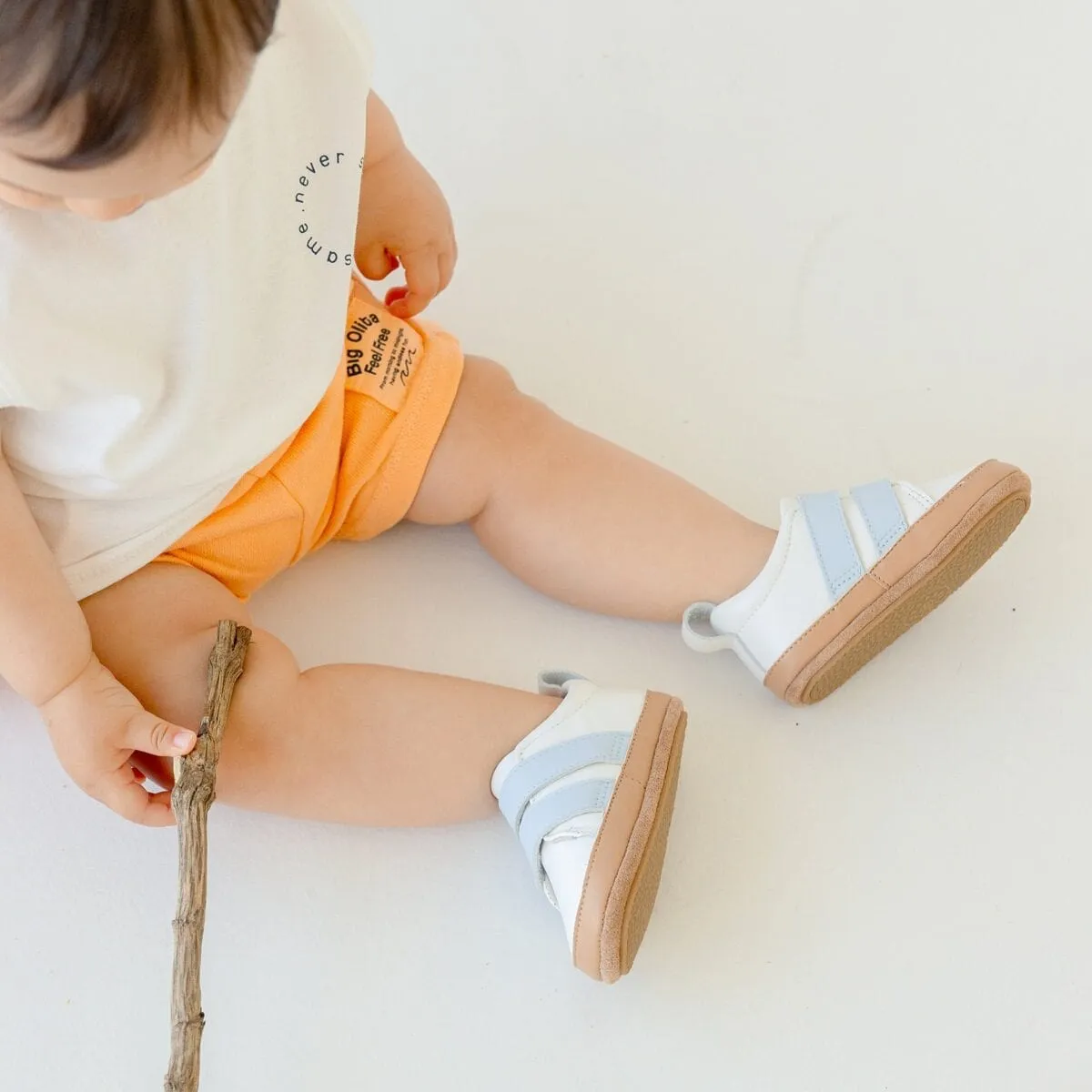 Scout in White/Blue