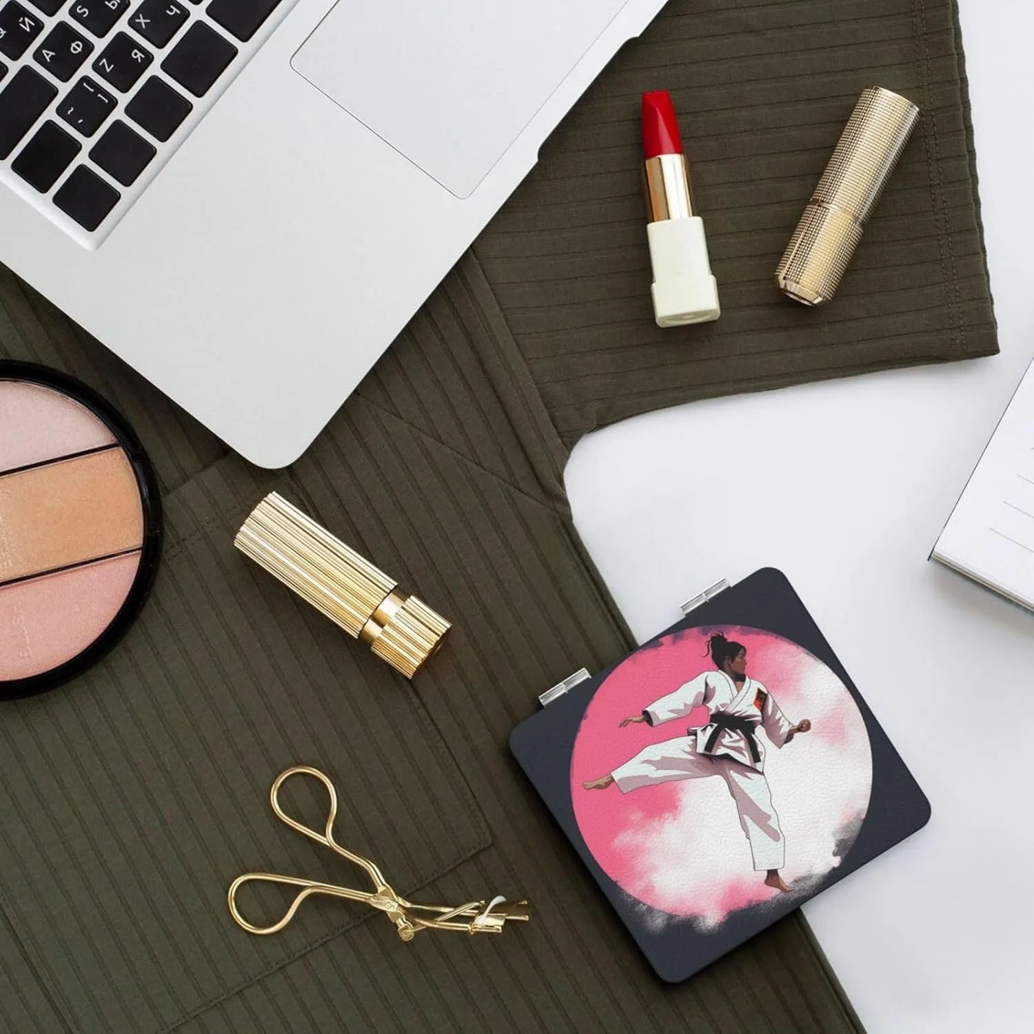 Taekwondo Design Printed Square Pocket Makeup Mirror with 1X/2X Magnification, Portable Mini Travel Makeup Mirror for Travel Daily Work Beauty