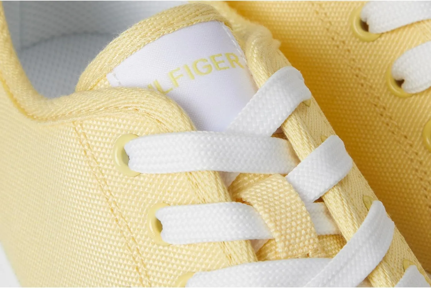 Tommy Hilfiger Women's Aressa Sneaker